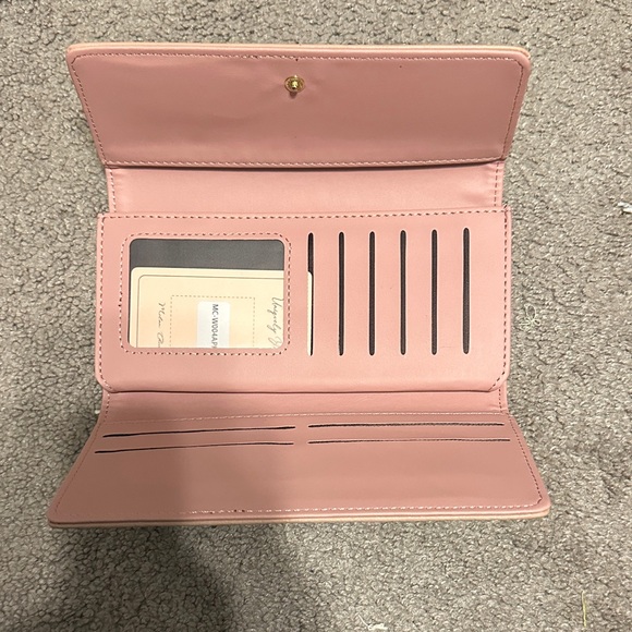 Pink Wallet - Picture 3 of 4